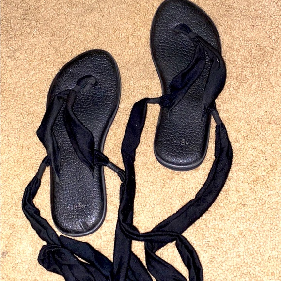 sanuk tie up sandals